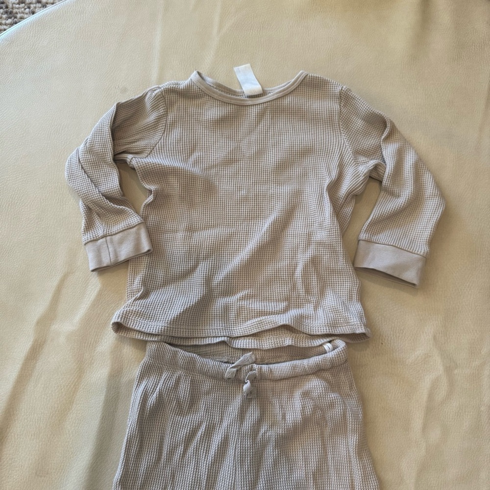 H&M neutral shirt and pant set - Picture 4 of 9